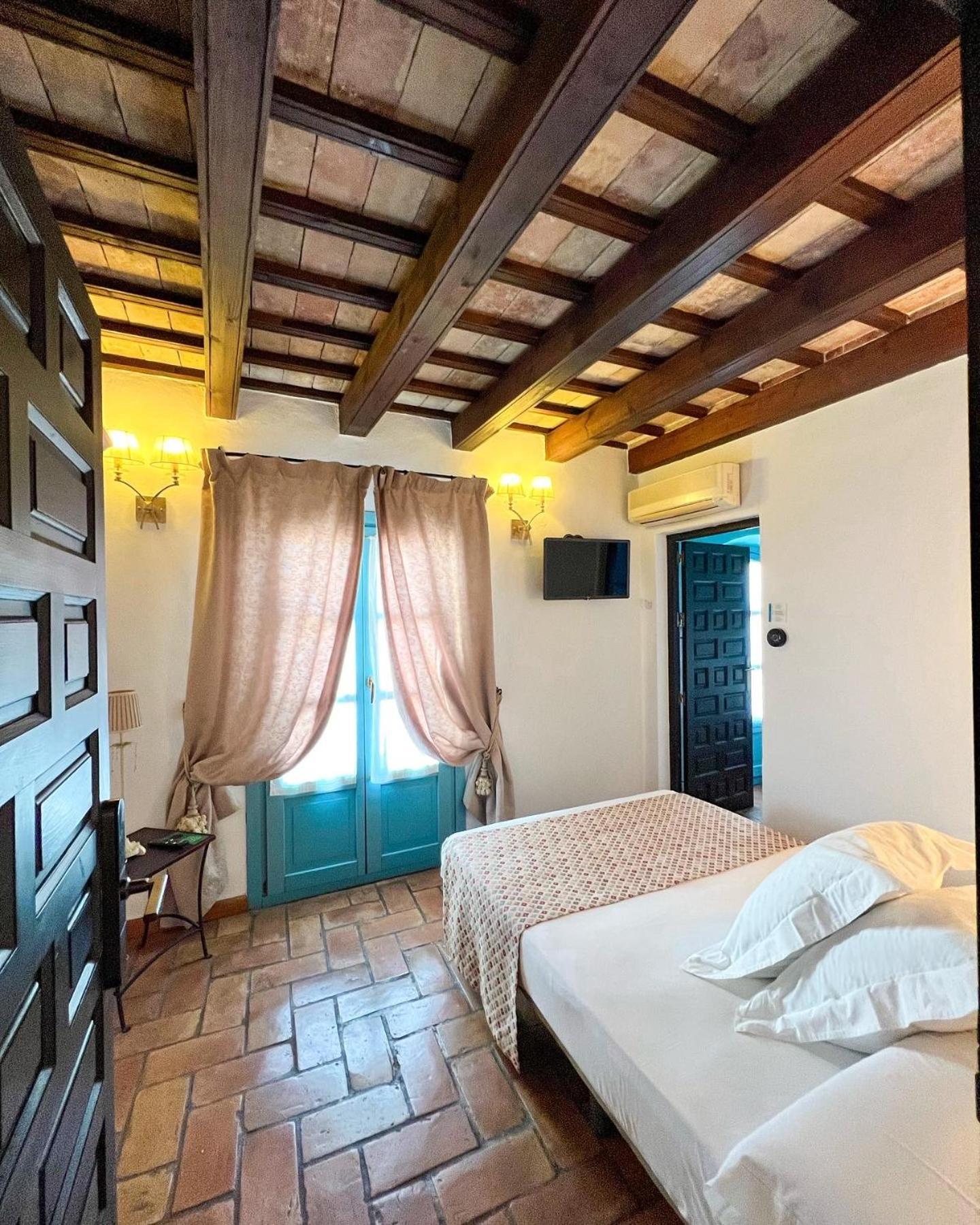 Hostal Servilia Carmona  Exterior foto